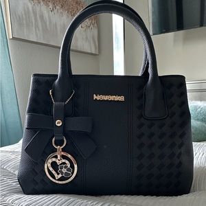 🔥 Black handbag with matching strap